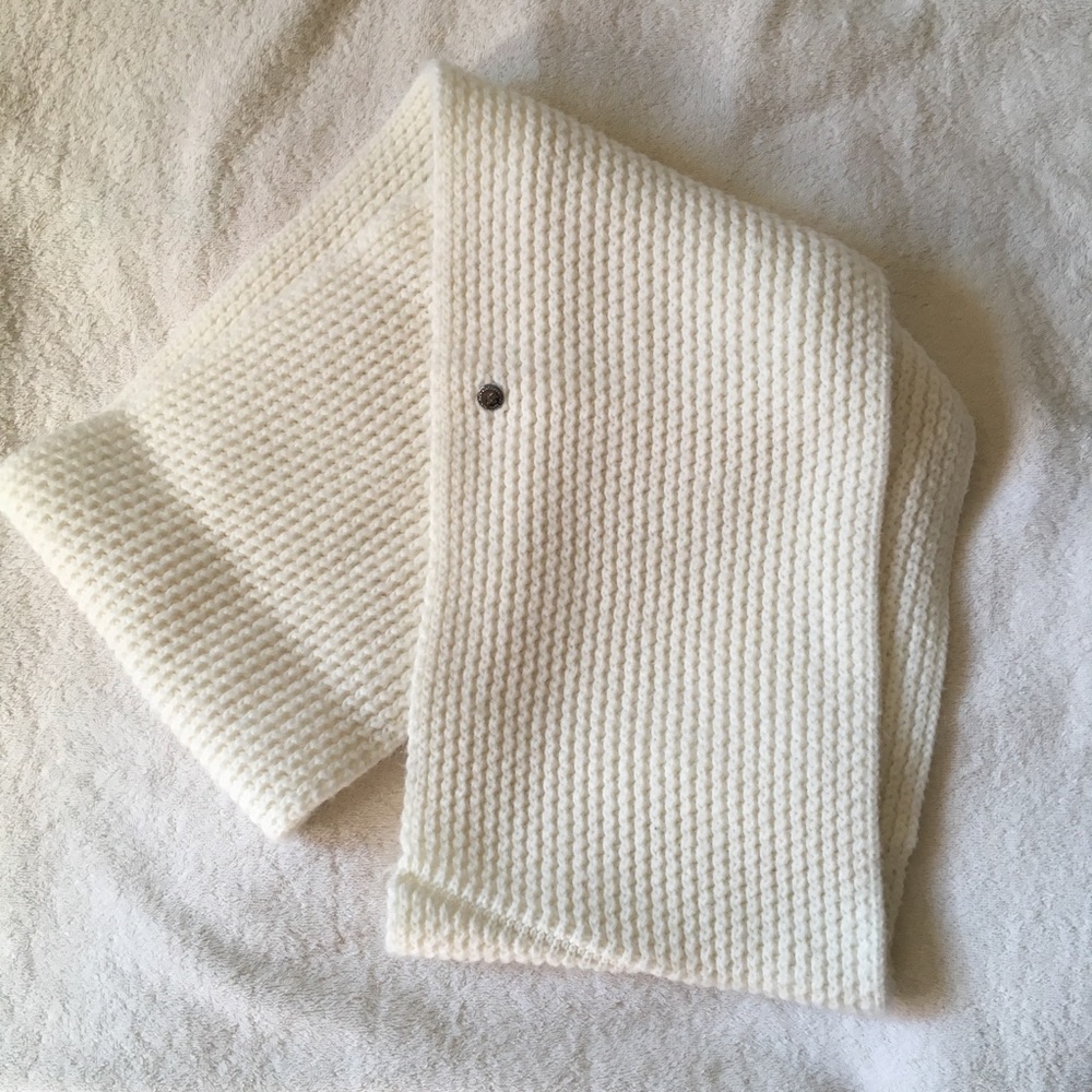 BCBG infinity scarf, knit
